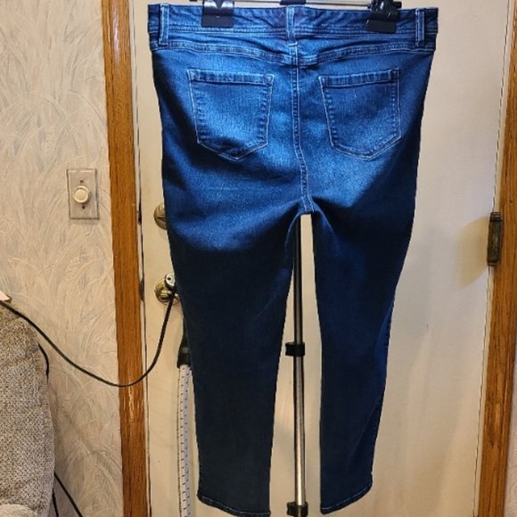 Torrid Stretch Jeans - Picture 5 of 8